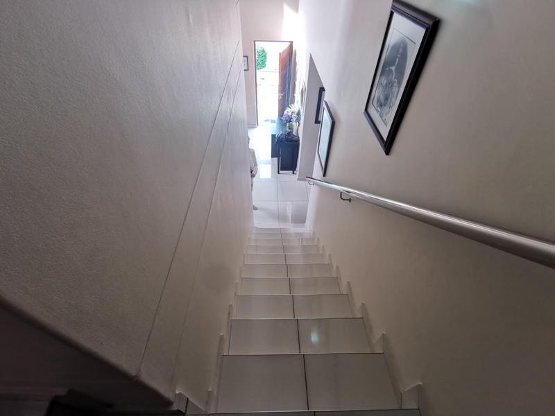 To Let 3 Bedroom Property for Rent in Bloubergrant Western Cape